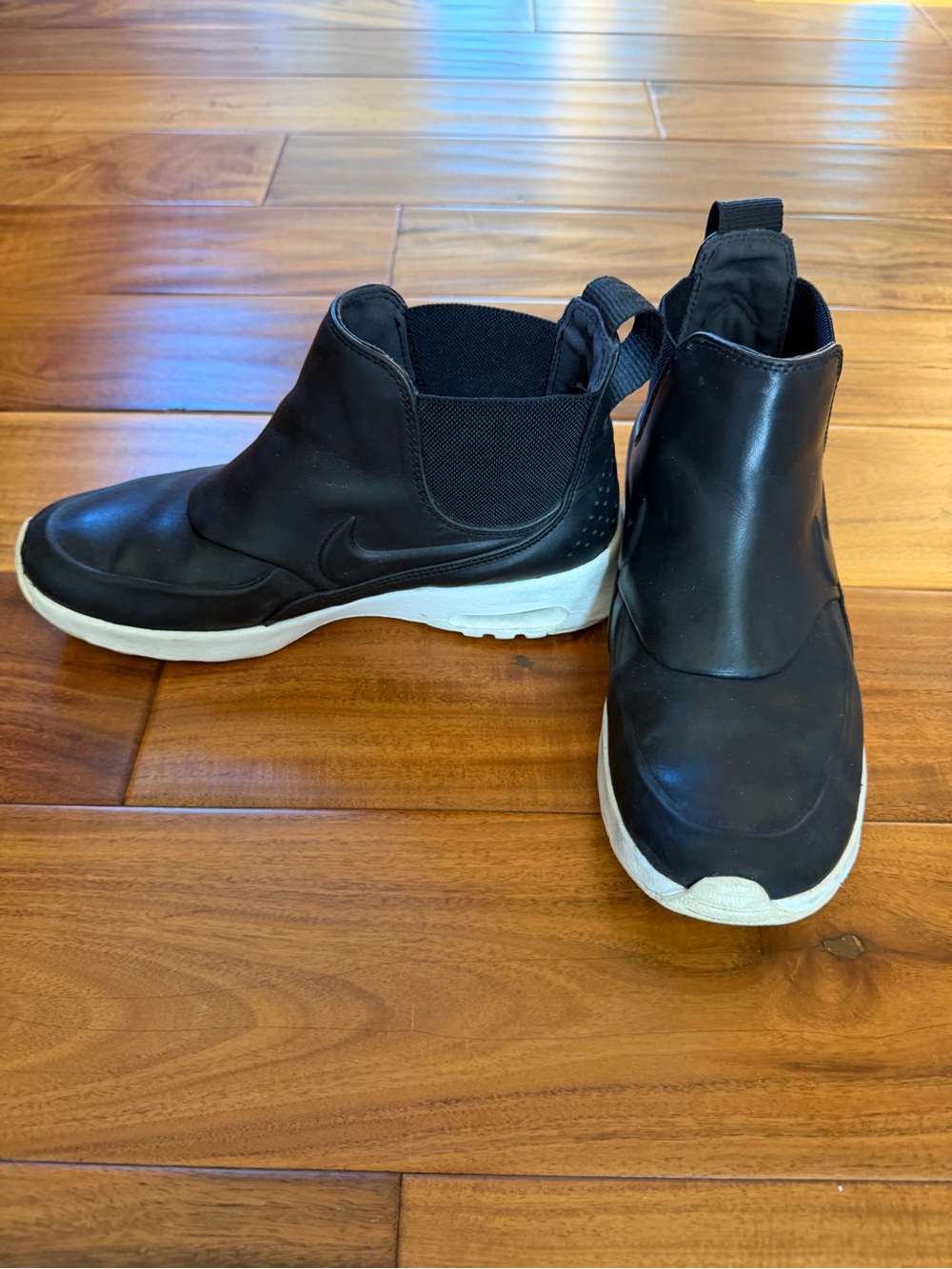 Women’s Nike Air Max Thea Mid